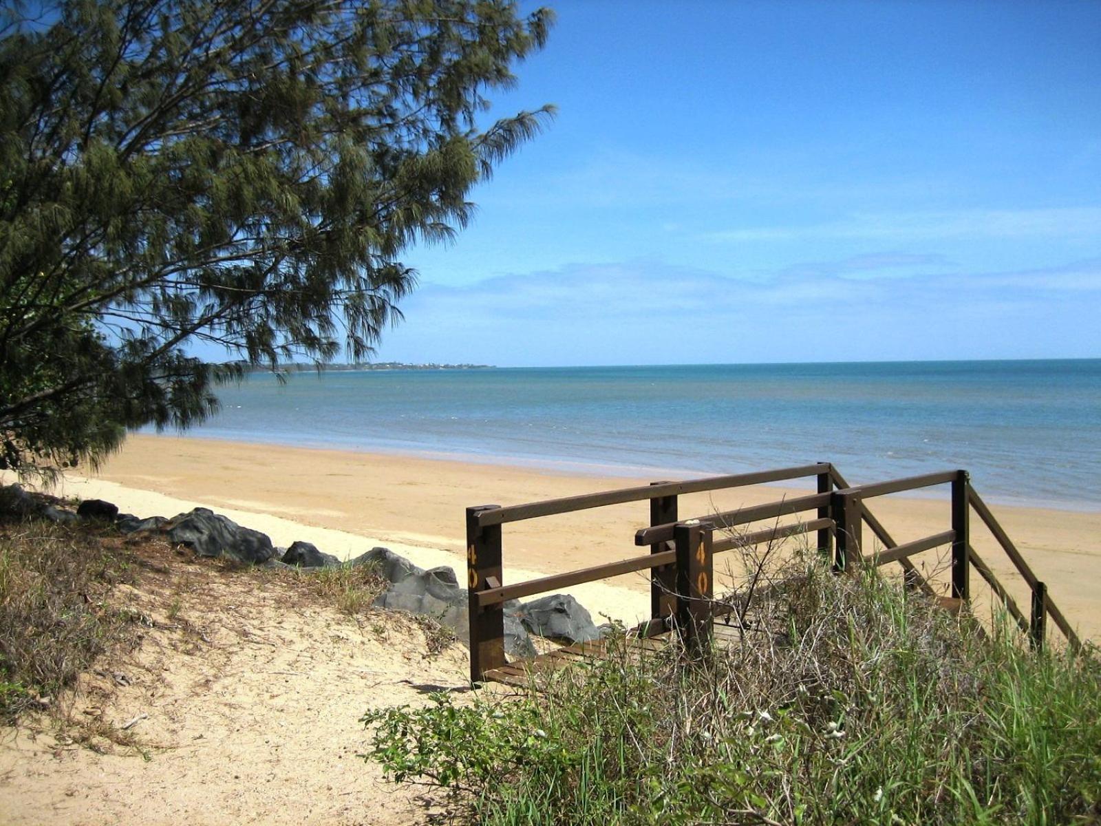 Coconut Palms On The Bay Aparthotel Херви Бей Екстериор снимка