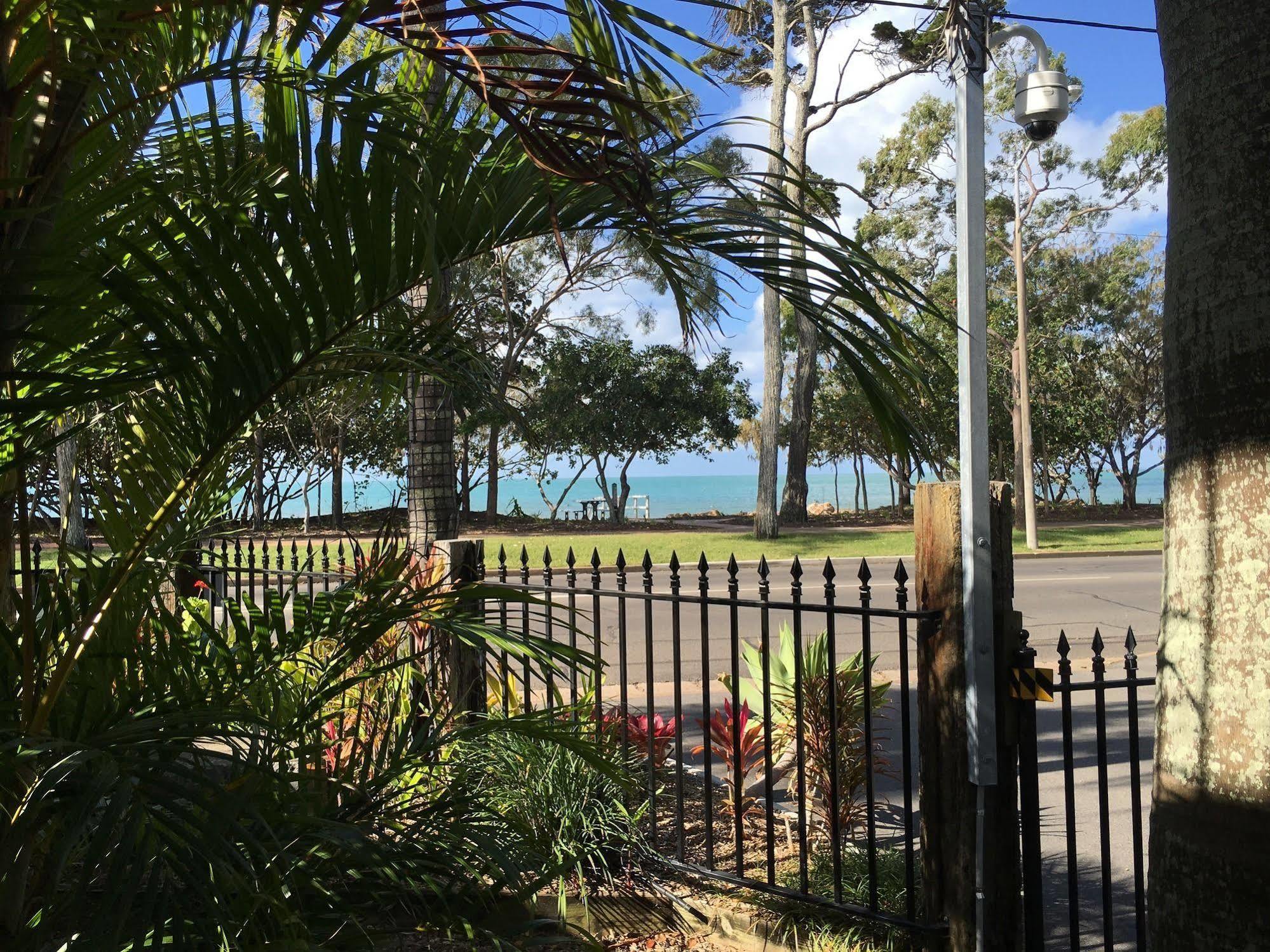 Coconut Palms On The Bay Aparthotel Херви Бей Екстериор снимка